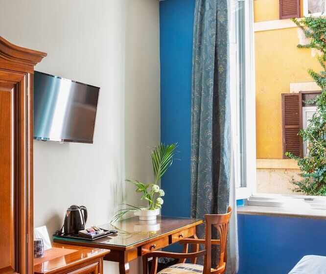 חדר סטנדרט לשלושה, Piazza Di Spagna