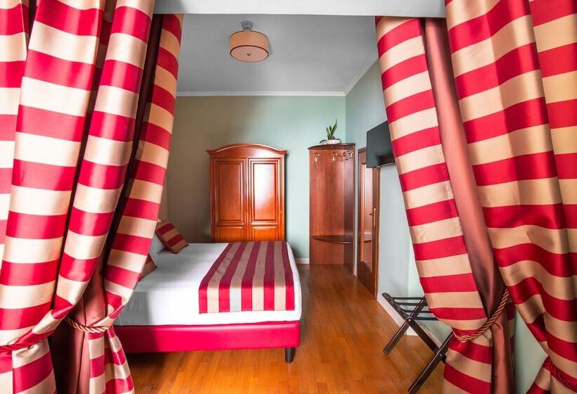 חדר סטנדרט לשלושה, Piazza Di Spagna