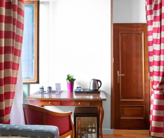 חדר סטנדרט לשלושה, Piazza Di Spagna