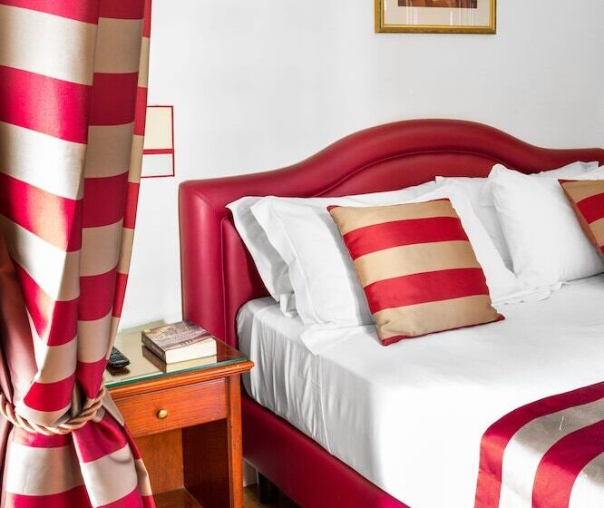 חדר סטנדרט לשלושה, Piazza Di Spagna