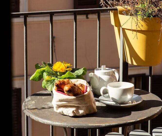 חדר אקונומי, Piazza Di Spagna