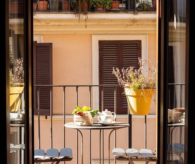 חדר אקונומי, Piazza Di Spagna