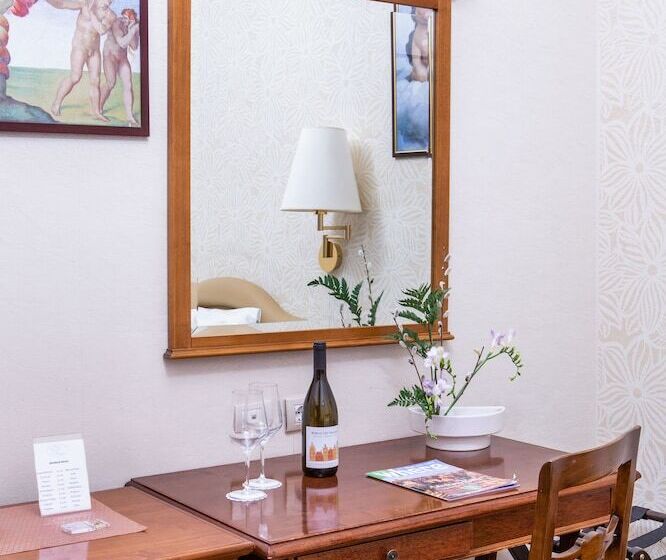 חדר סטנדרט יחיד, Piazza Di Spagna