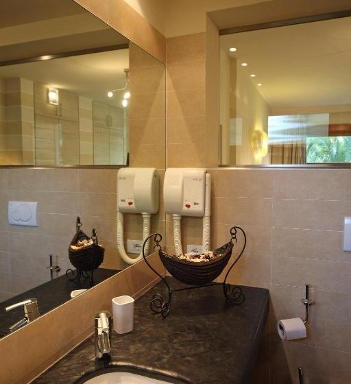 标准三人间, Sailing Center