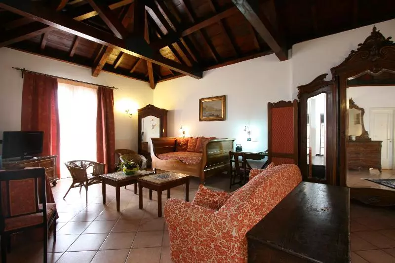 Sviitti, Villa Sonia