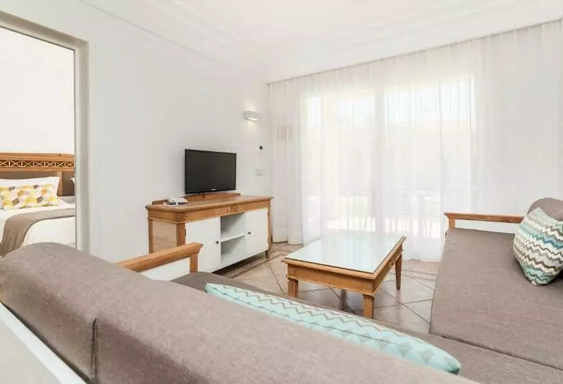 オーシャンビューのスーペリアー１ベッドルームアパートメント, Insotel Punta Prima Resort