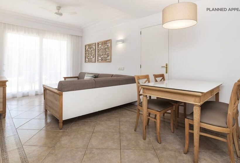 带有一个卧室和海景的高级公寓, Insotel Punta Prima Resort