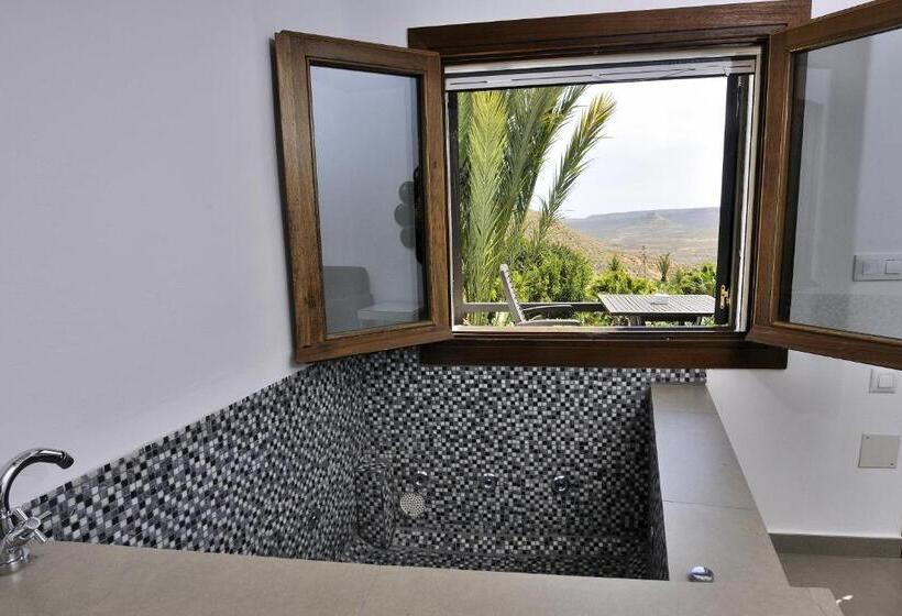 Номер Стандарт с Гидромассажем, La Almendra Y El Gitano