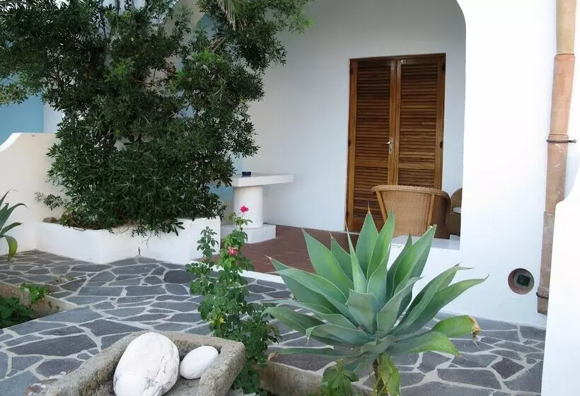 اتاق استاندارد با چشم‌انداز باغ, La Piazza Luxury Hotel & Spa