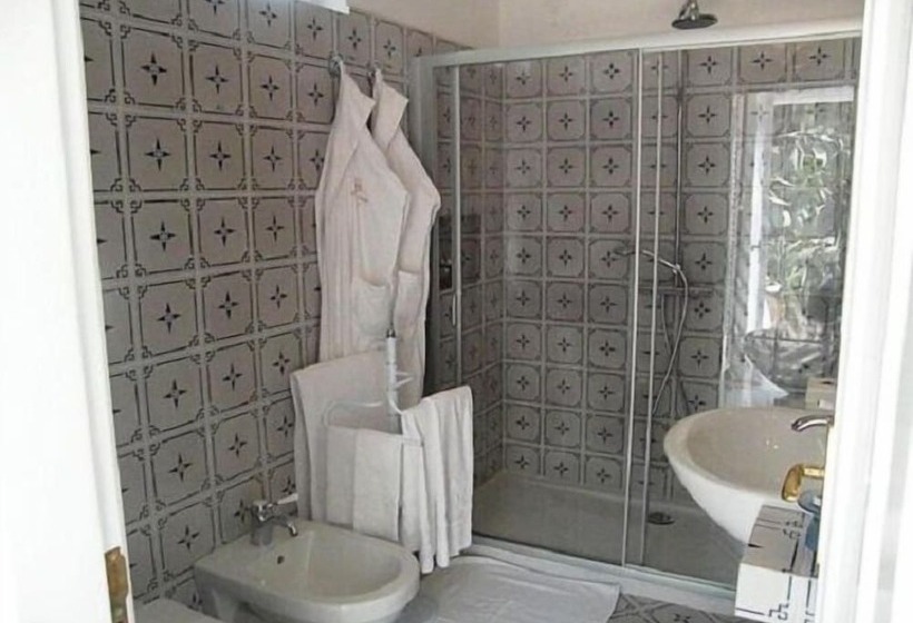 Трехместный Номер Стандарт Вид на Сад, La Piazza Luxury Hotel & Spa