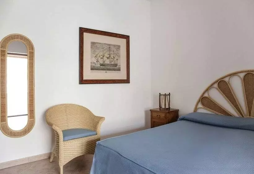 اتاق استاندارد سه تخته با چشم‌انداز باغ, La Piazza Luxury Hotel & Spa