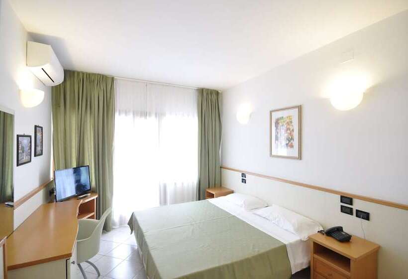 חדר סטנדרט לשלושה, Degli Ulivi