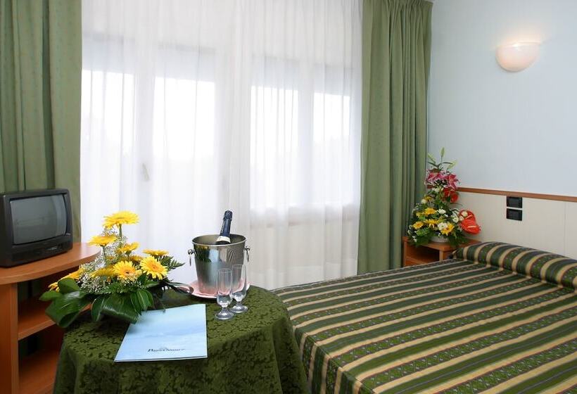 חדר סטנדרט לשלושה, Degli Ulivi