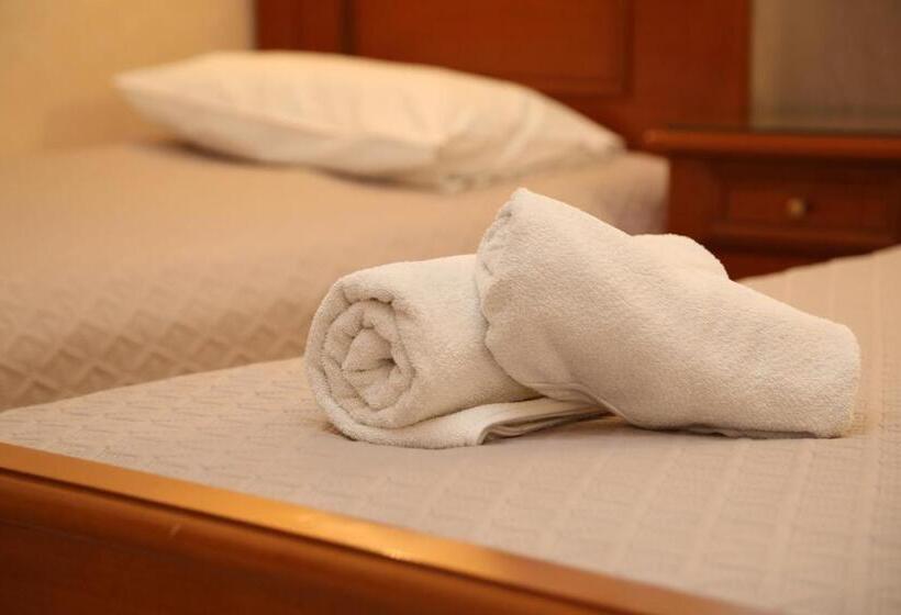 经济型三人房间, Aigli Hotel Syros