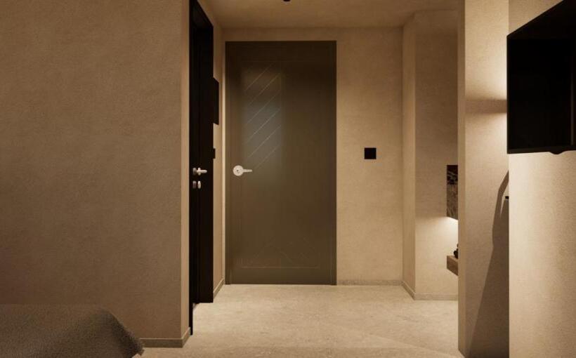 디럭스 룸, Ano Kampos