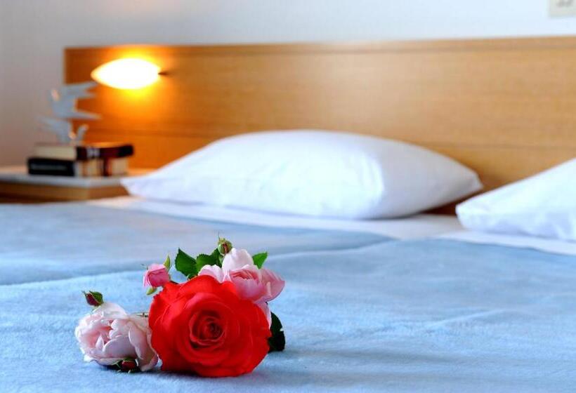 غرفة كلاسيكية مطلّة علي الحديقة, Delfinia Hotel & Bungalows