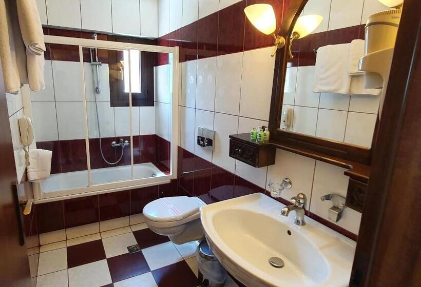 غرفة قياسية, Aeton Melathron