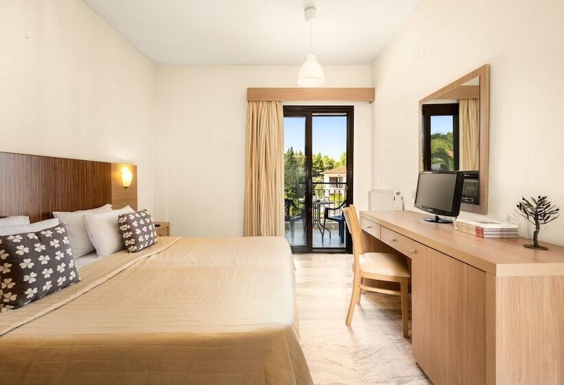 家庭公寓, Chrousso Village