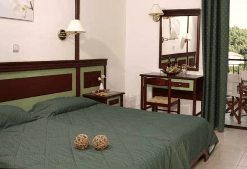 家庭公寓, Chrousso Village