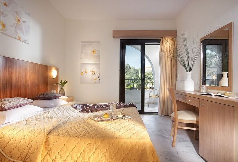 家庭公寓, Chrousso Village