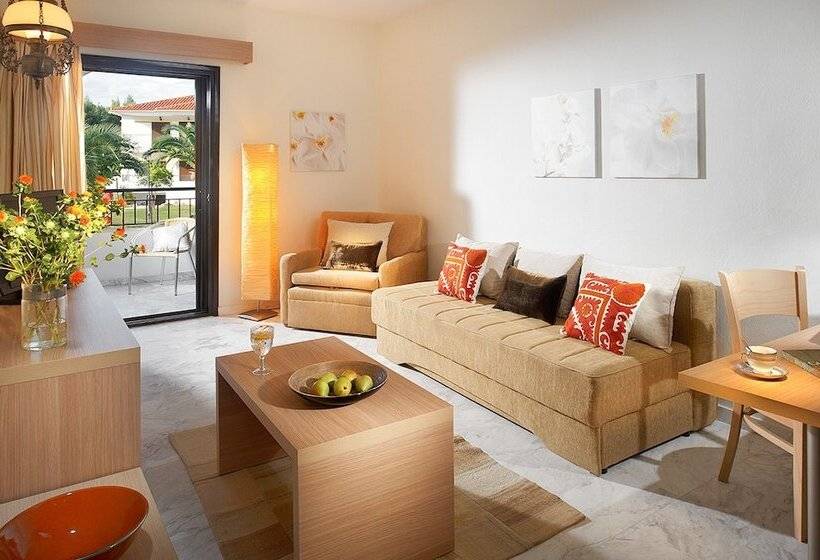 家庭公寓, Chrousso Village