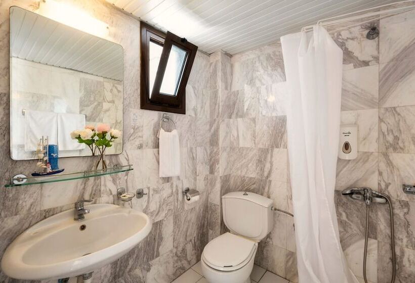 家庭公寓, Chrousso Village