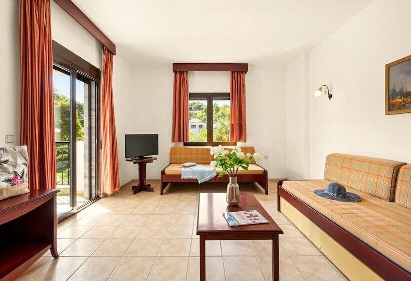 家庭公寓, Chrousso Village