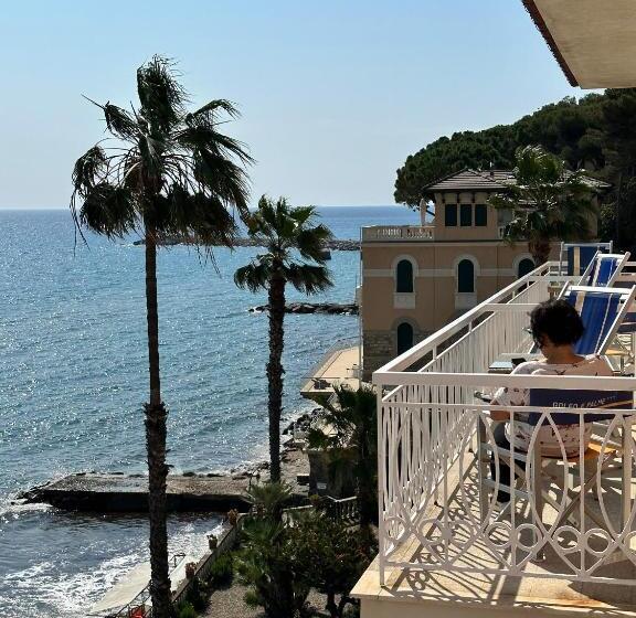 חדר משפחתי נוף לים, Golfo E Palme