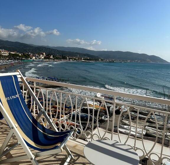 חדר משפחתי נוף לים, Golfo E Palme