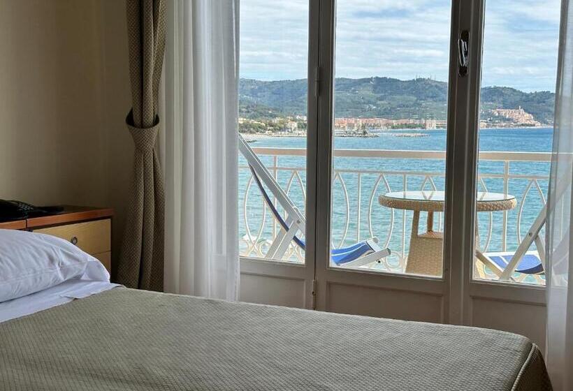 חדר משפחתי נוף לים, Golfo E Palme