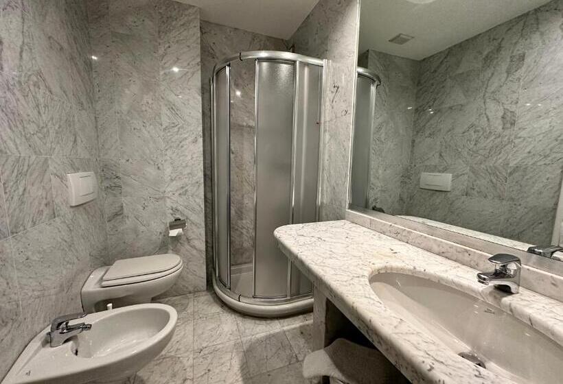 חדר משפחתי נוף להרים, Golfo E Palme