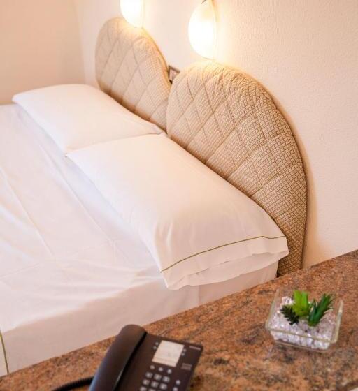 סוויטת ג'וניור נוף לים, Golfo E Palme