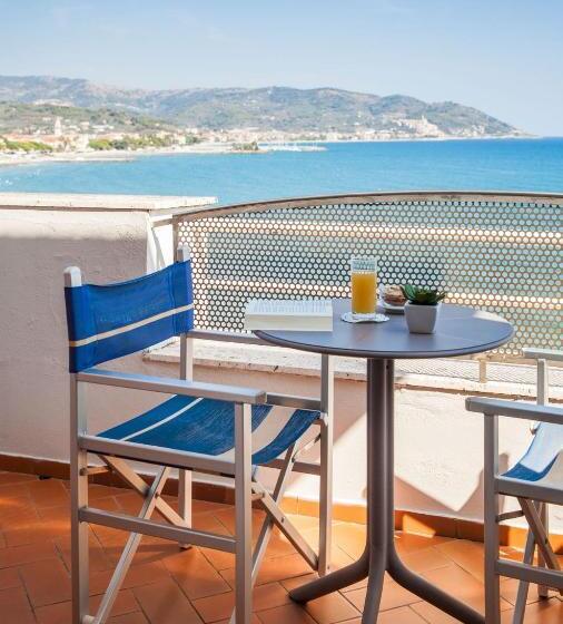 סוויטת ג'וניור נוף לים, Golfo E Palme