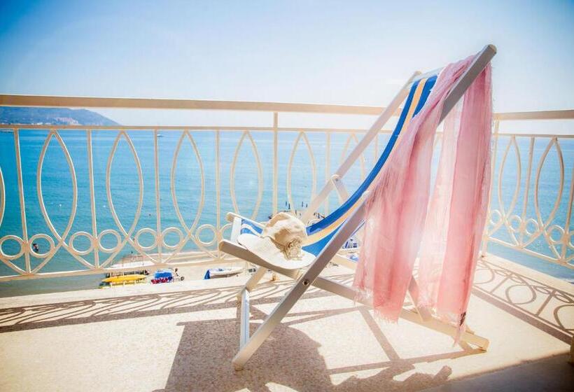 חדר משפחתי נוף לים, Golfo E Palme