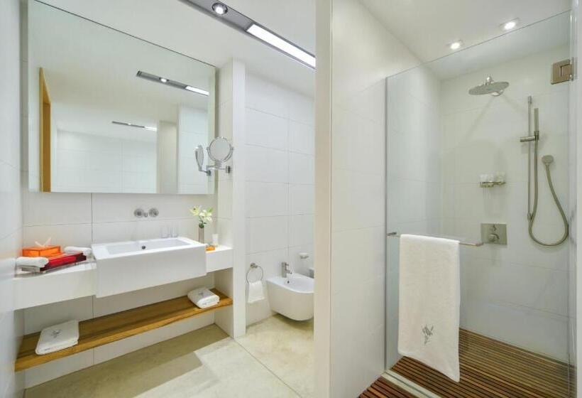 Club Room King Bed, Kempinski Hotel Aqaba