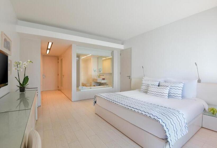 Club Room King Bed, Kempinski Hotel Aqaba