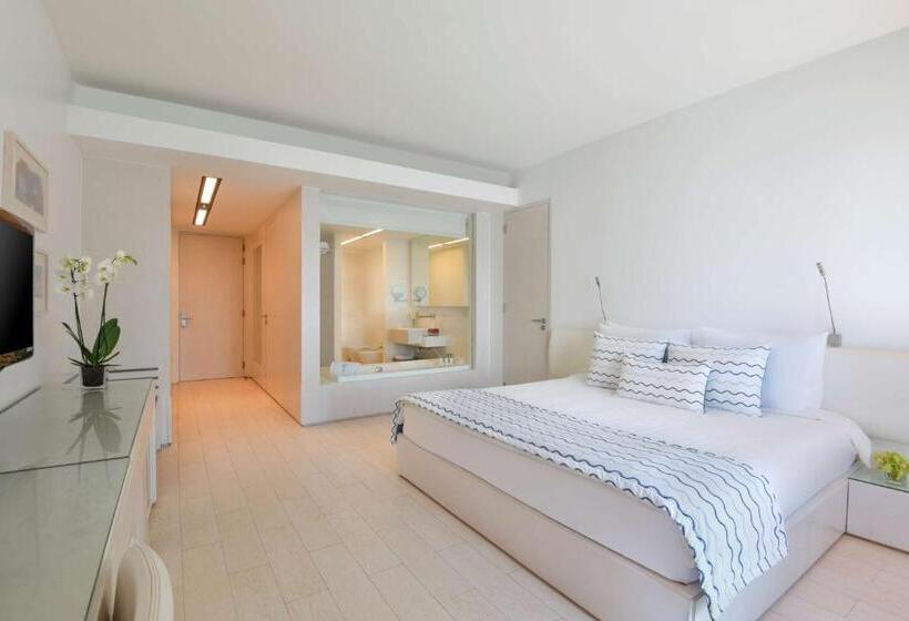 Club Room King Bed, Kempinski Hotel Aqaba