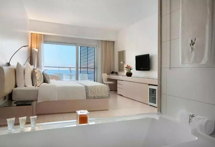 Club Room King Bed, Kempinski Hotel Aqaba
