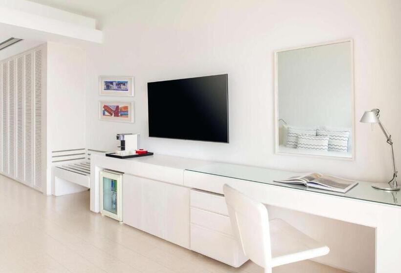 Club Room King Bed, Kempinski Hotel Aqaba