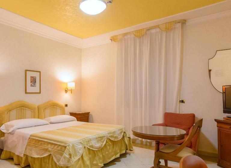 חדר קלאסי, Mariano Iv Palace