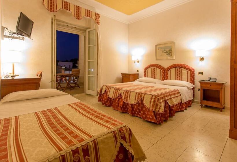 חדר סטנדרט לשלושה, Mariano Iv Palace