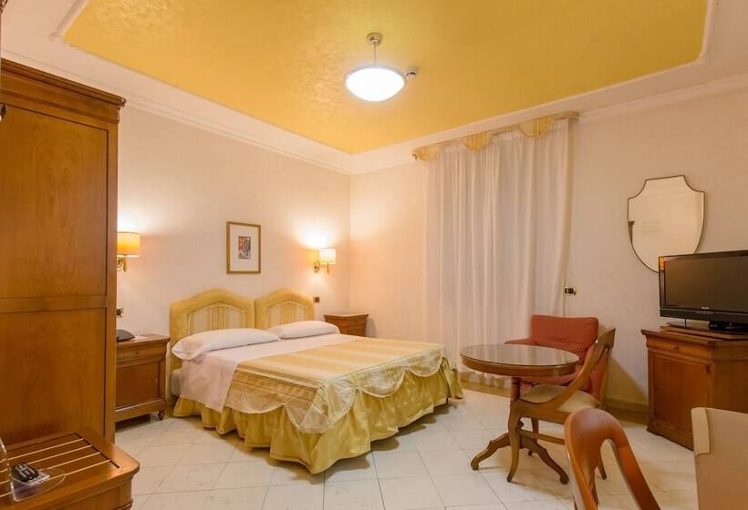 חדר סטנדרט לשלושה, Mariano Iv Palace