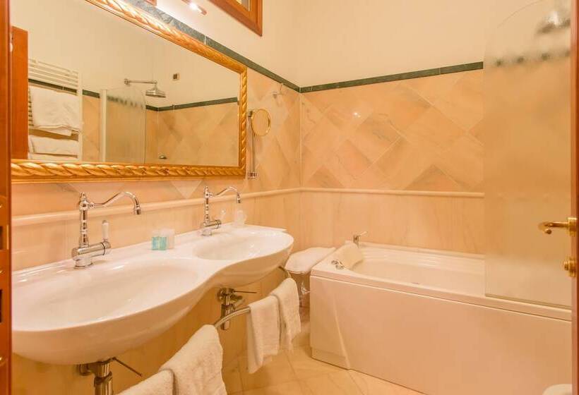 חדר סטנדרט לארבעה, Mariano Iv Palace