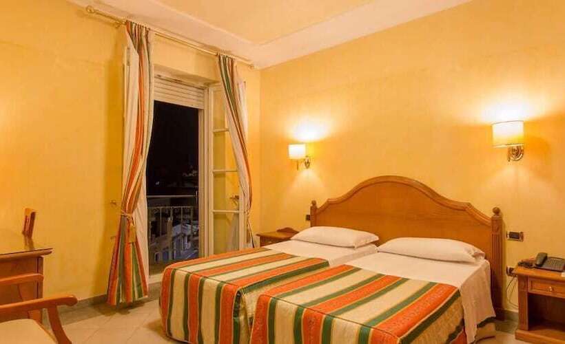 חדר סטנדרט לארבעה, Mariano Iv Palace