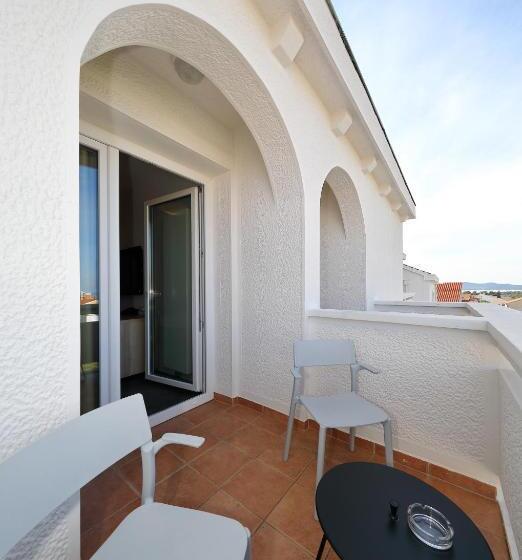 Comfort room with balcony, Mediteran