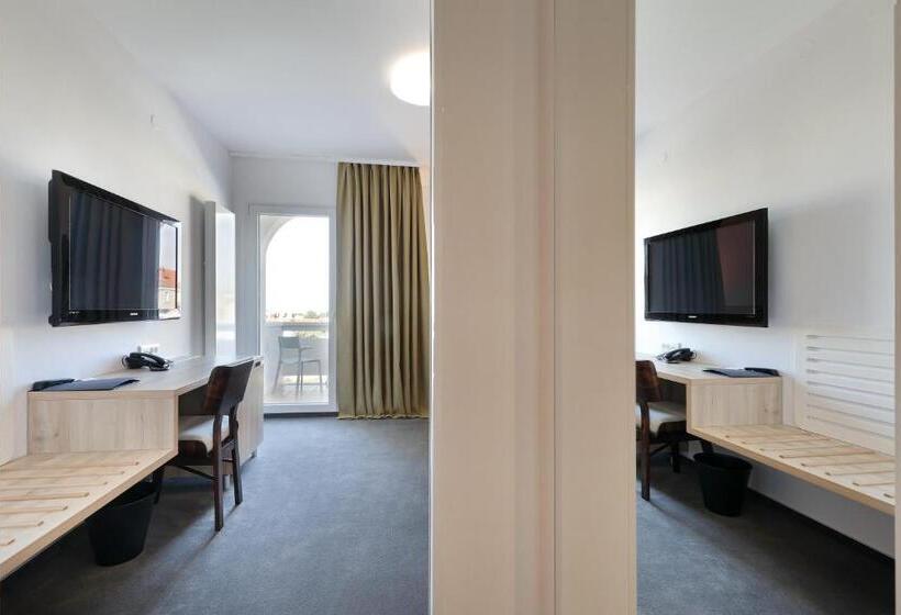 Comfort room with balcony, Mediteran