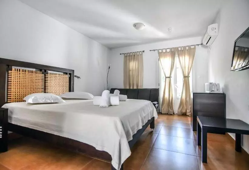 Chambre Triple Deluxe, Nefeli