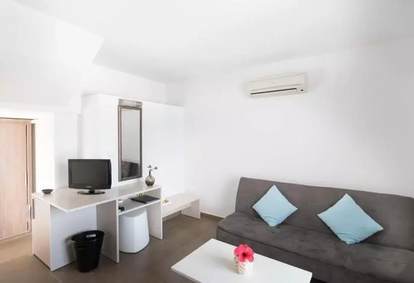 Chambre Triple Deluxe, Nefeli