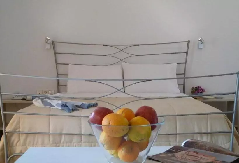 Chambre Triple Deluxe, Nefeli