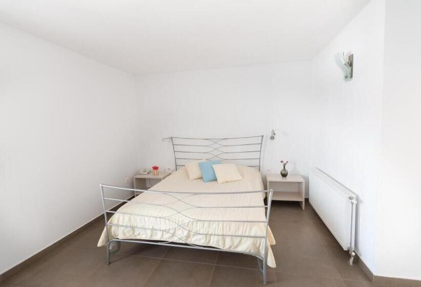 اتاق لوکس سه تخته, Nefeli